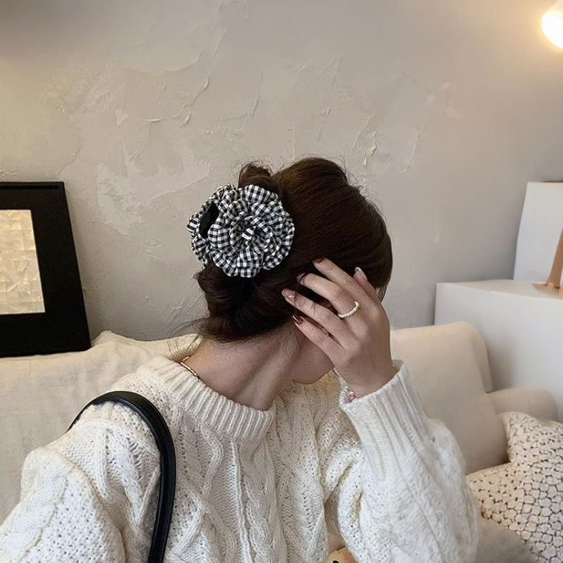 Travel Accessories Aesthetic - Luxury Houndstooth Flower Hair Claw, Elegant