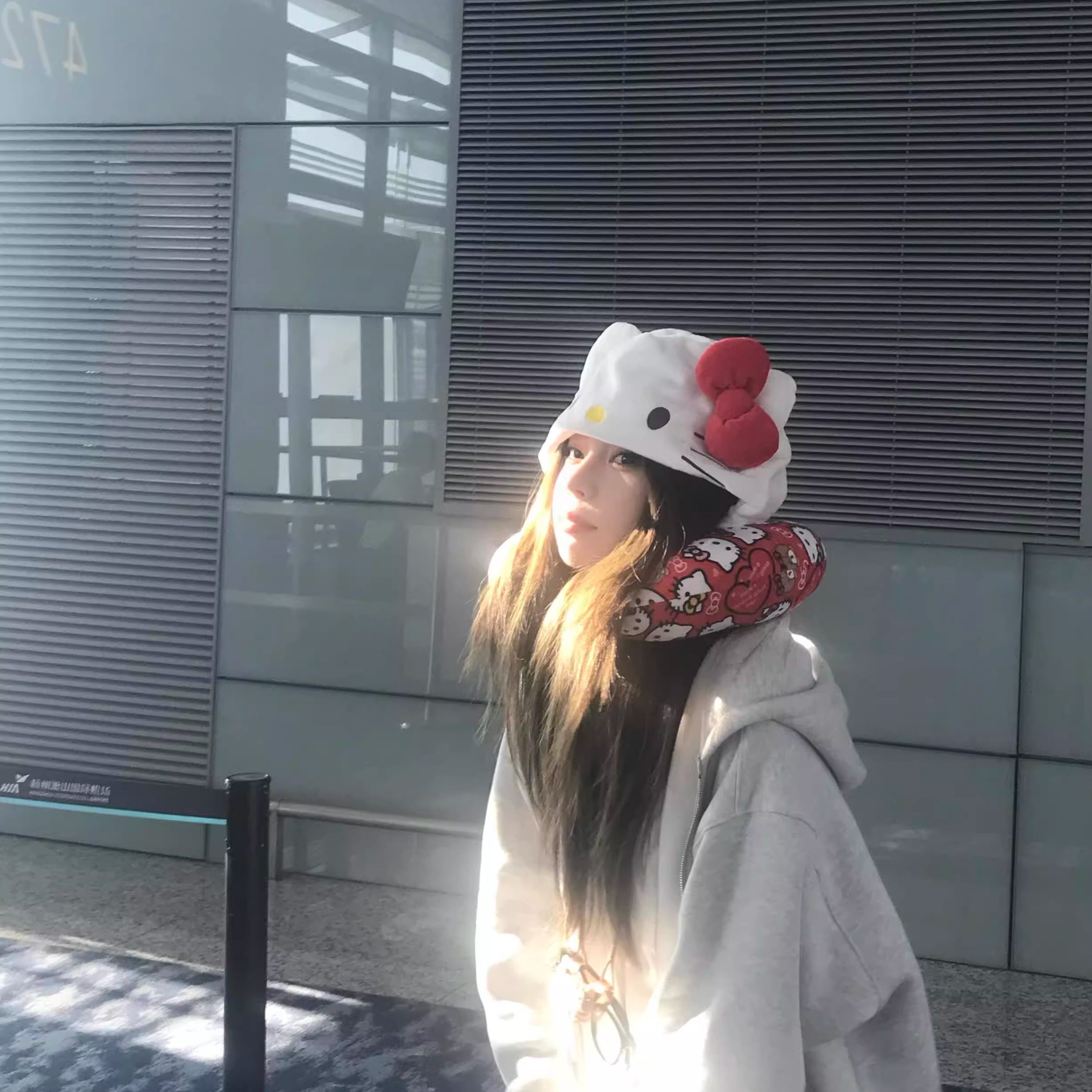 Hello Kitty U Shaped Neck Pill - Travel Pillow Inflatable ulasan dan harga